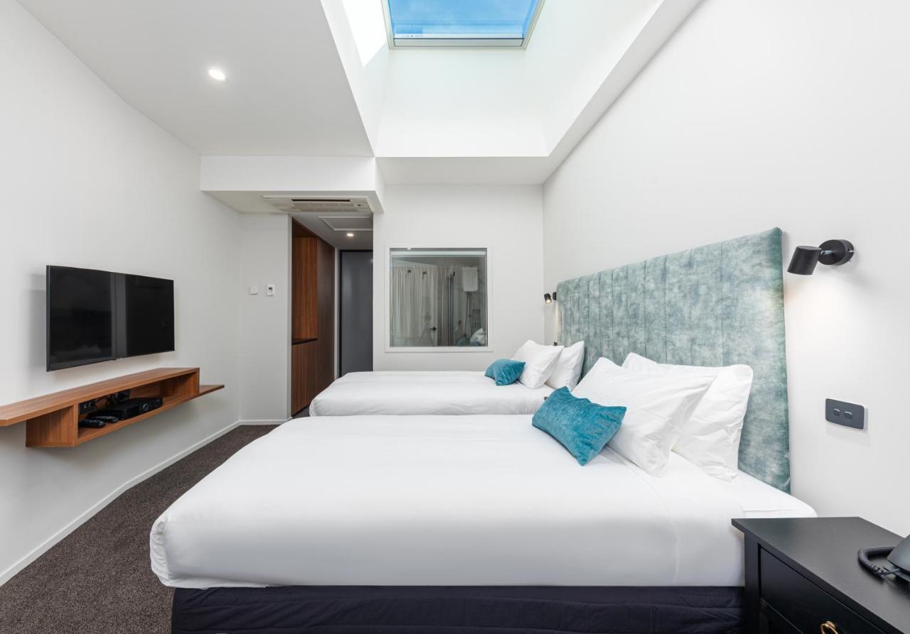 Galaxy Boutique Hotel เลคเทคาโป ภายนอก รูปภาพ Skylight in a hotel room