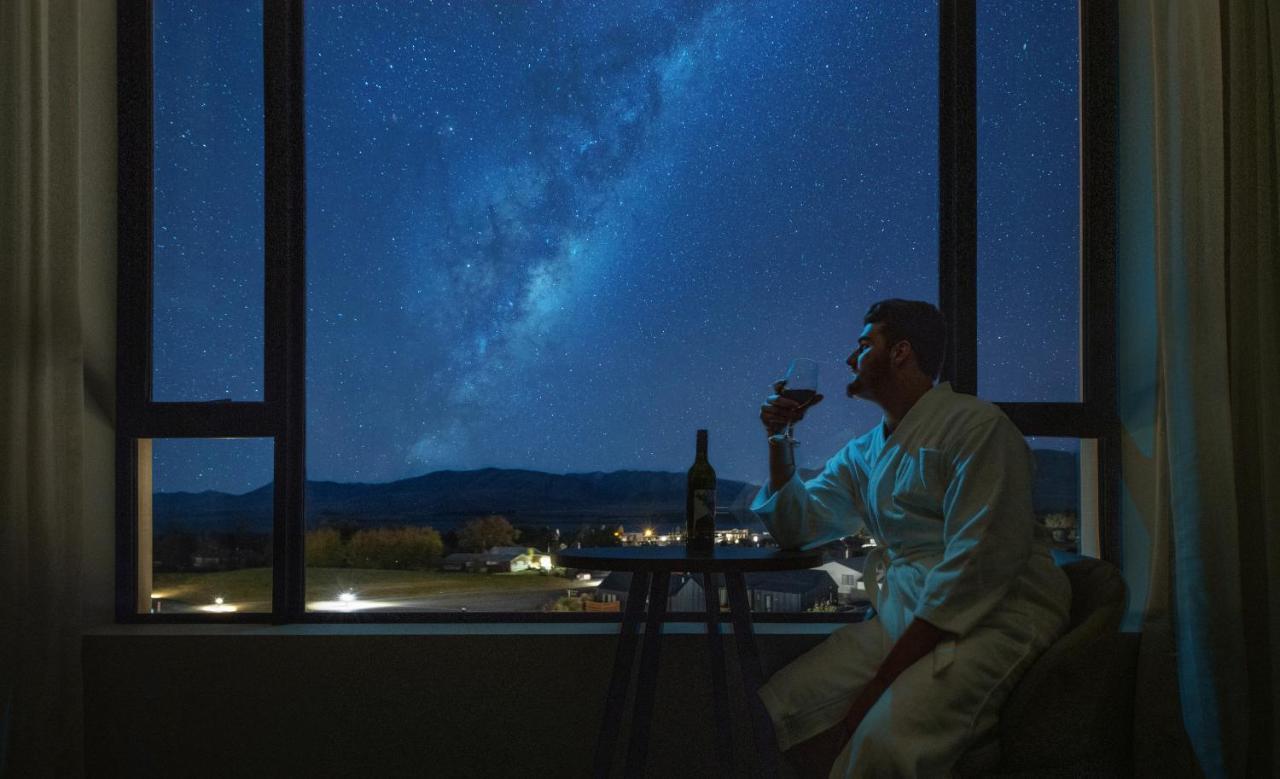 Galaxy Boutique Hotel เลคเทคาโป ภายนอก รูปภาพ Milky Way over the town of Stargazing